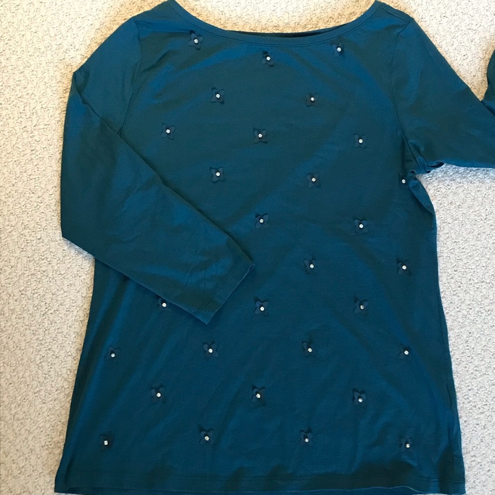 Lands end shirt w flowerette detail